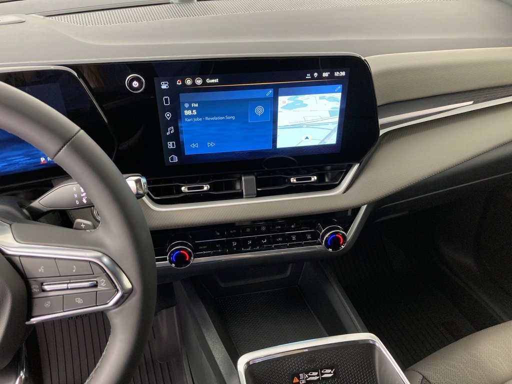 2026 Chevrolet Equinox LT photo 2