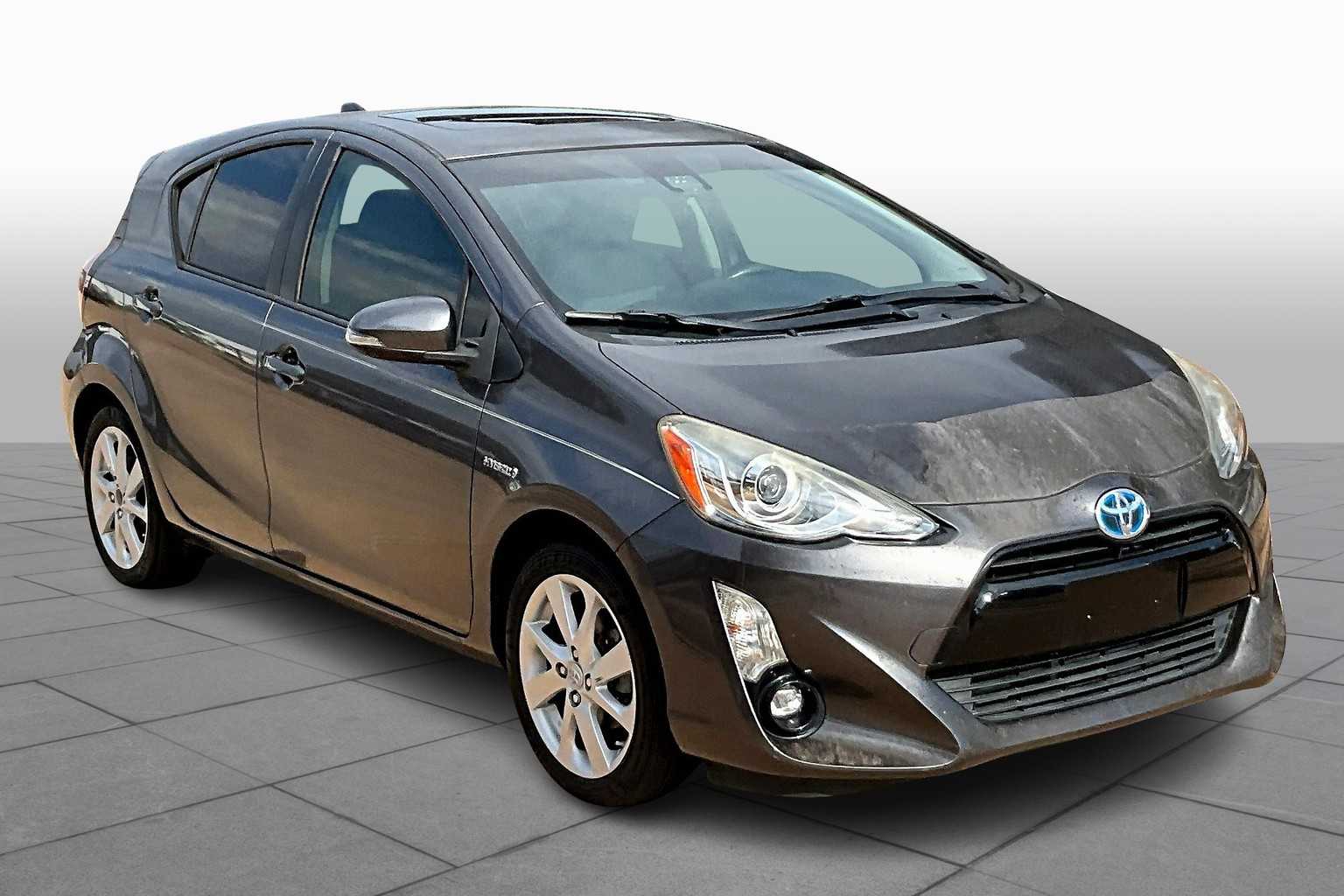2016 Toyota Prius C Four photo 2
