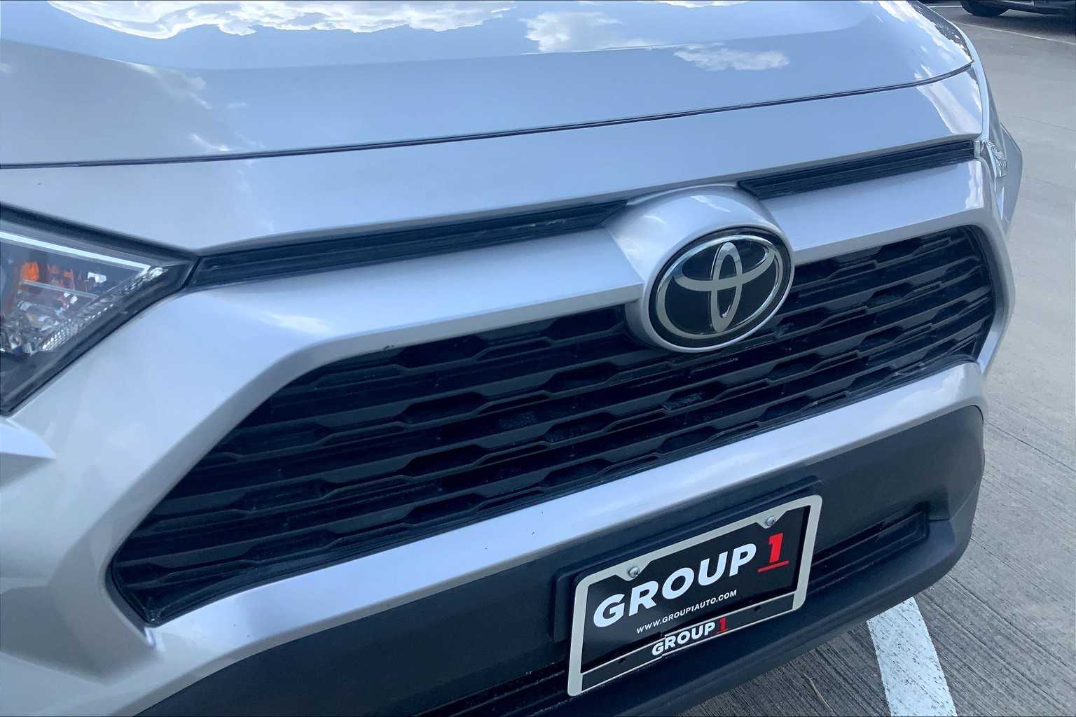 2020 Toyota RAV4 XLE photo 28