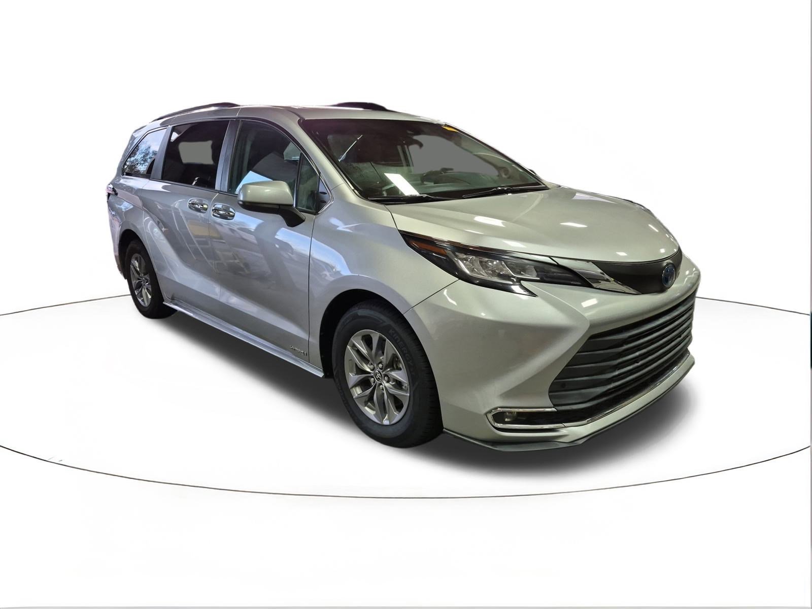 2021 Toyota Sienna XLE's photo