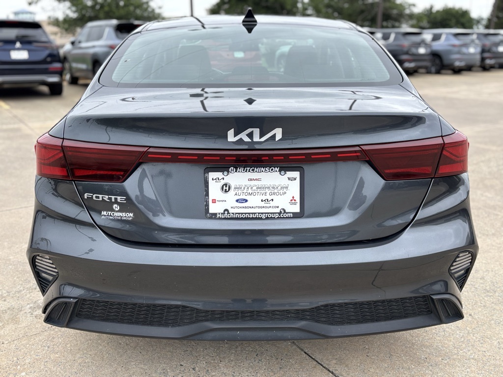 2023 Kia Forte LXS photo 2