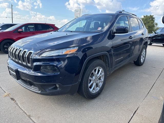 2016 Jeep Cherokee Latitude photo 2