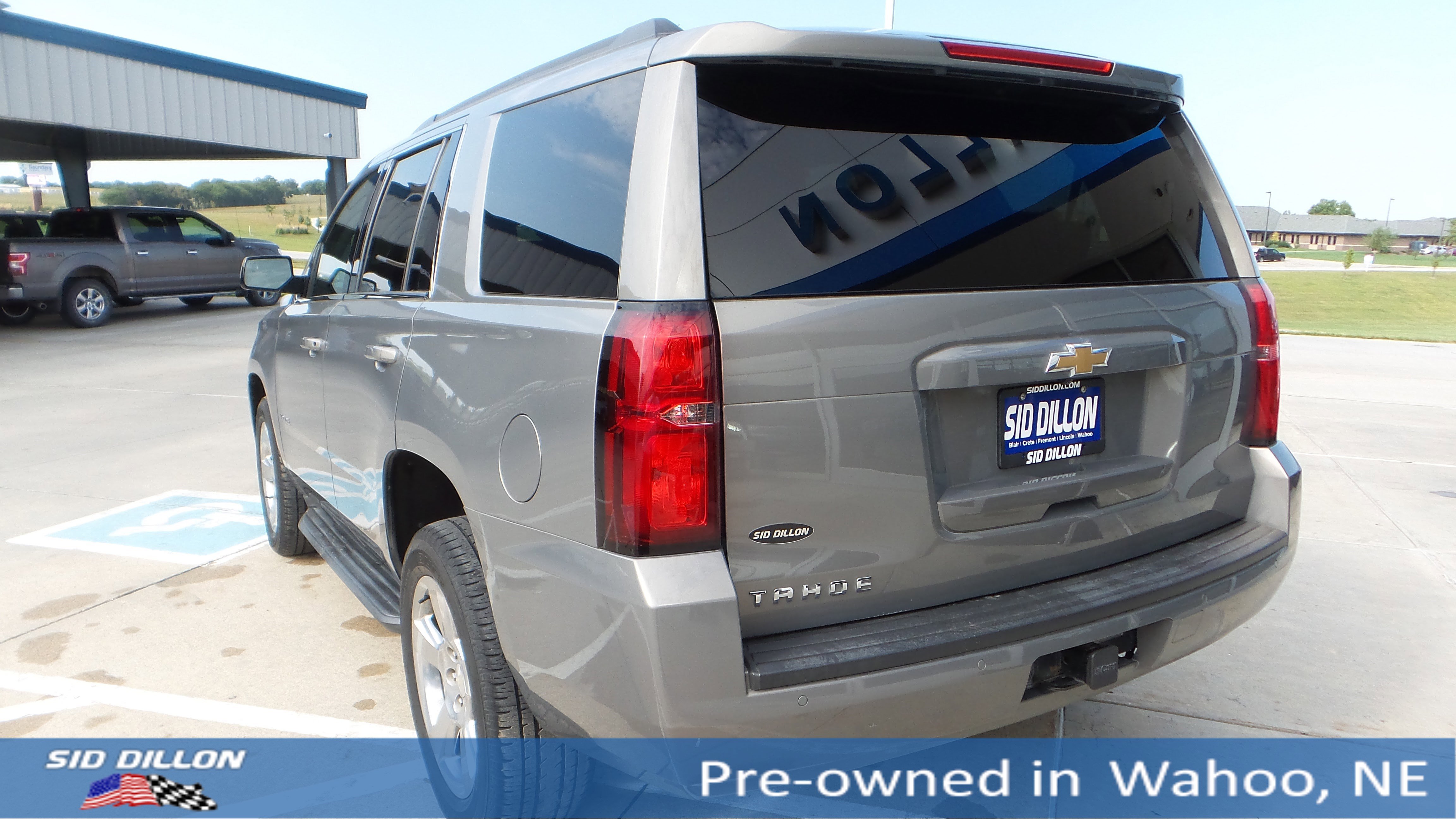 2019 Chevrolet Tahoe LS photo 3