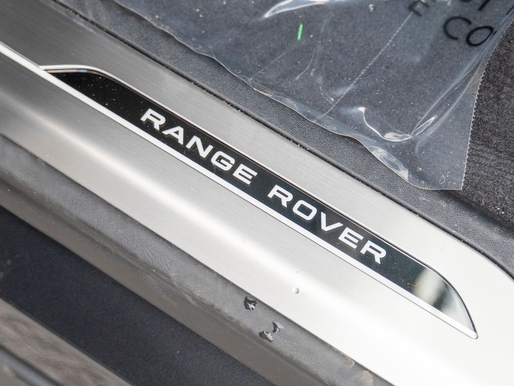 2025 Land Rover Range Rover Sport SE photo 15