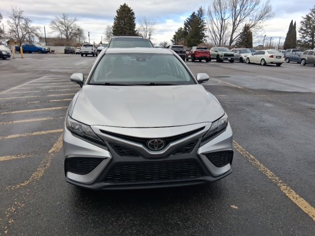 2023 Toyota Camry SE's photo