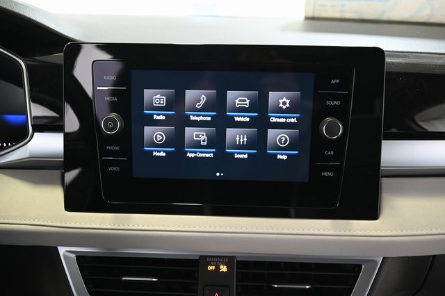 2025 Volkswagen Taos SE photo 4