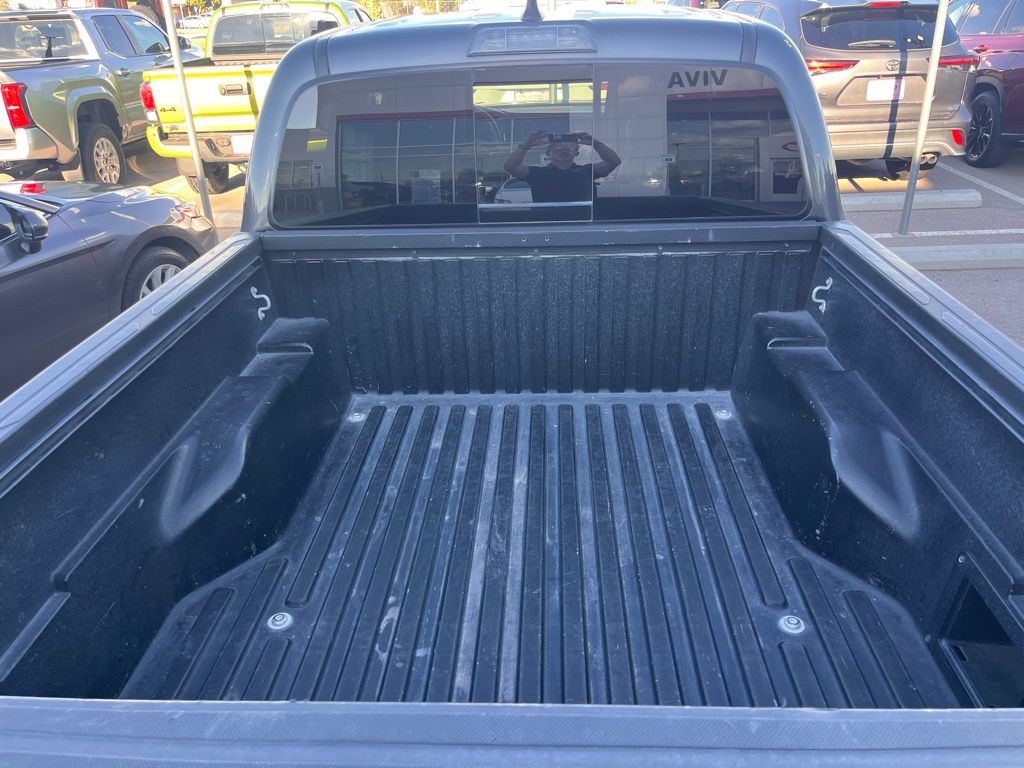 2022 Toyota Tacoma TRD Off-Road photo 3