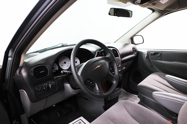 2007 Chrysler Town & Country LX photo 16