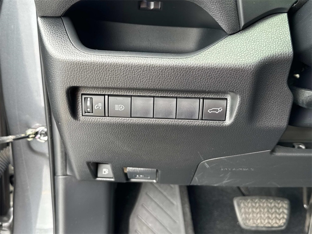 2020 Toyota RAV4 Hybrid XSE photo 17