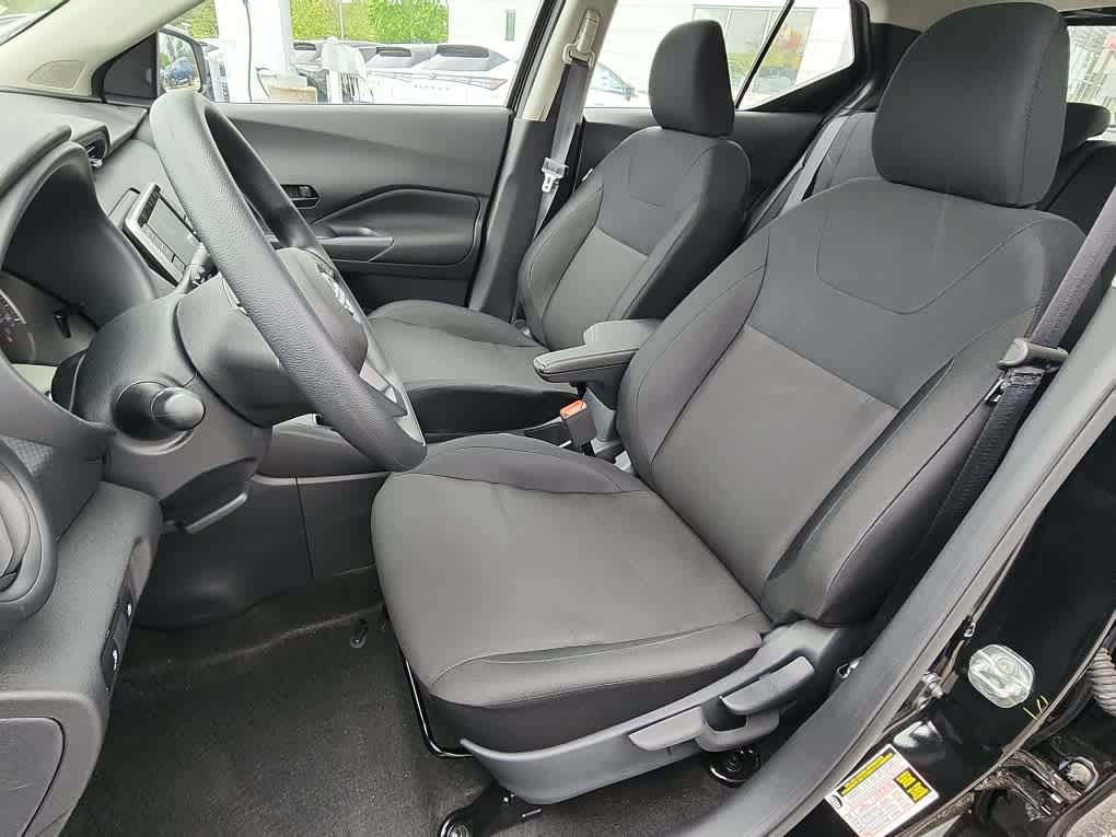 2025 Nissan Kicks Play S photo 6
