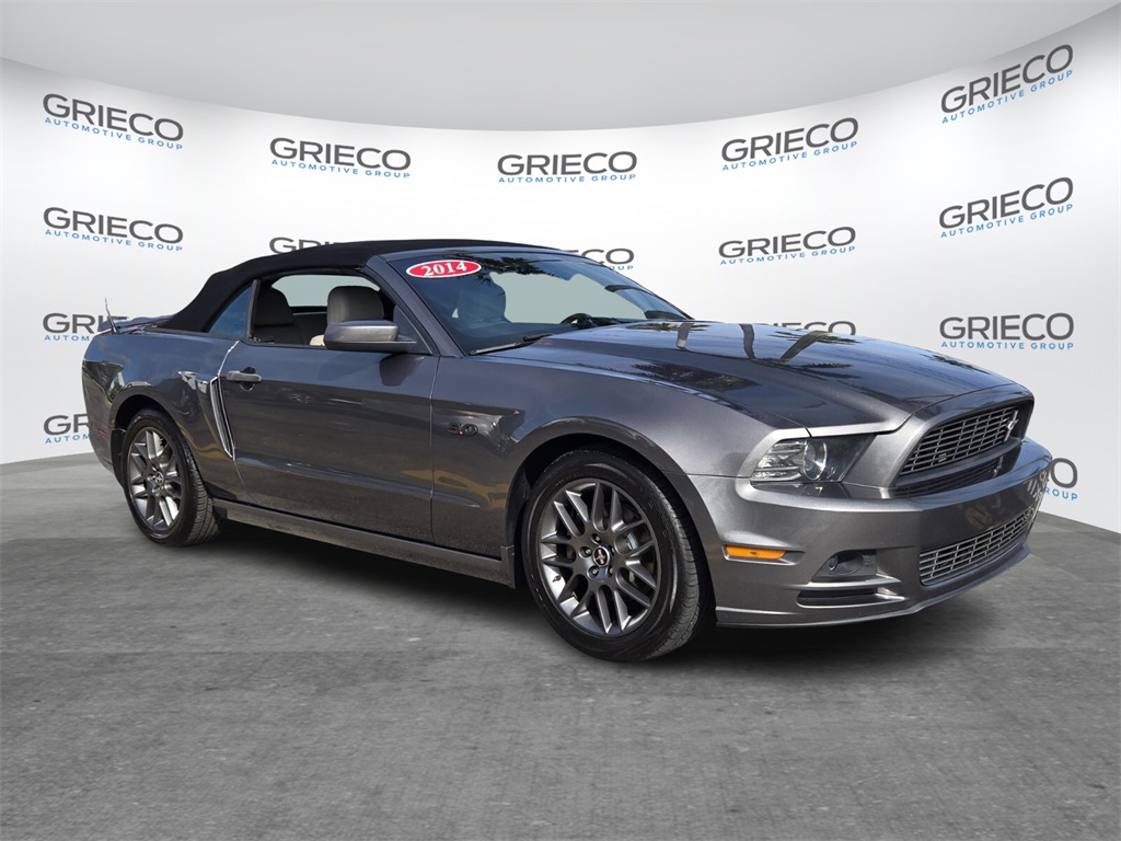 2014 Ford Mustang V6 Premium's photo