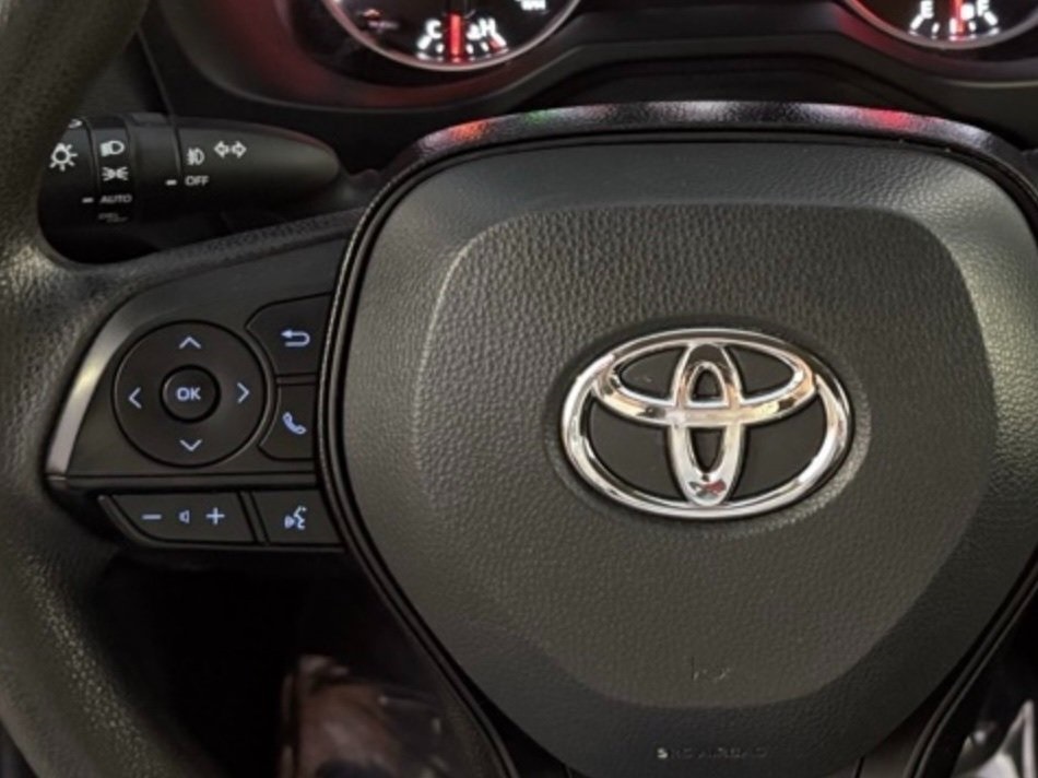 2021 Toyota RAV4 XLE photo 18