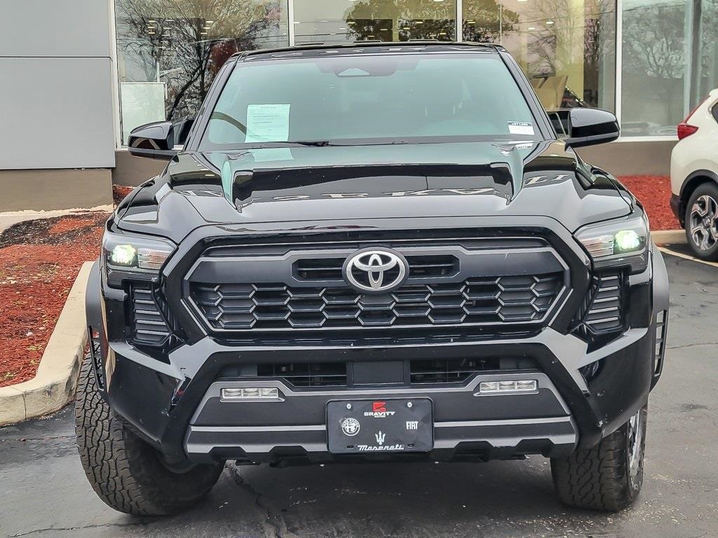 2025 Toyota Tacoma TRD Off-Road photo 4