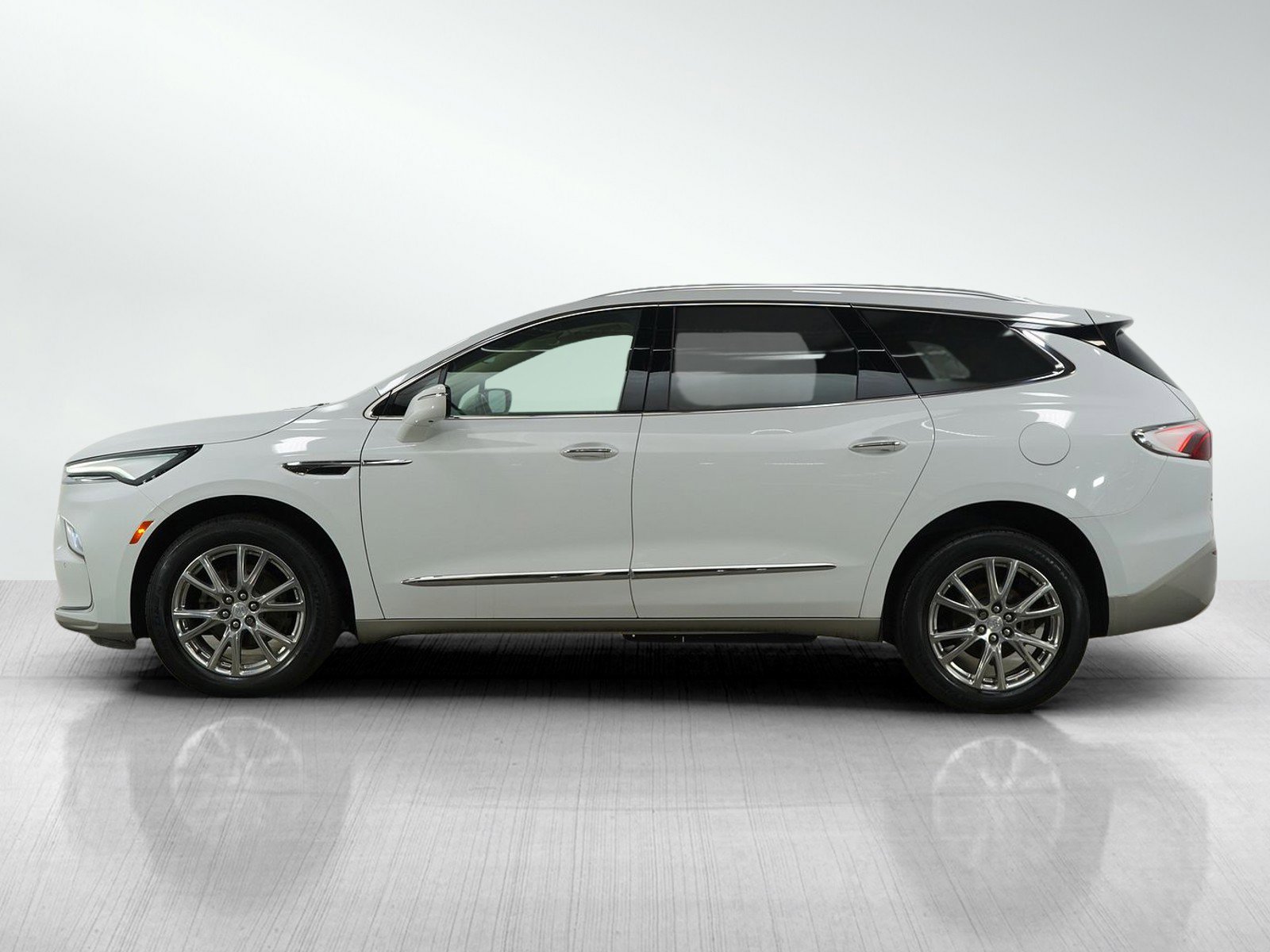 Used 2022 Buick Enclave Essence with VIN 5GAEVAKW4NJ109353 for sale in Roseville, Minnesota