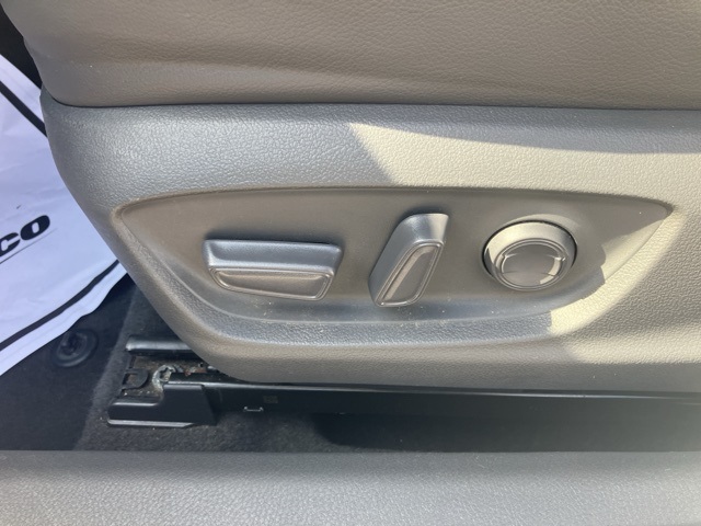 2020 Toyota Camry XLE photo 20