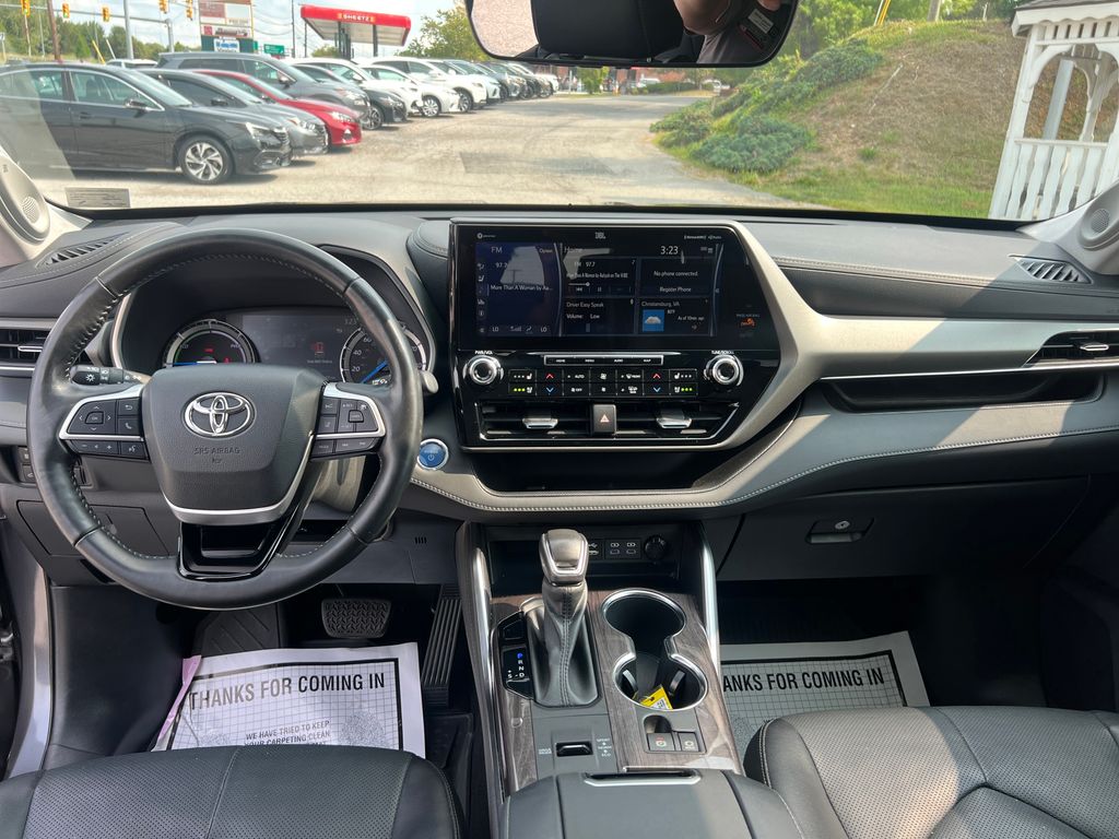 2022 Toyota Highlander Hybrid Limited photo 11