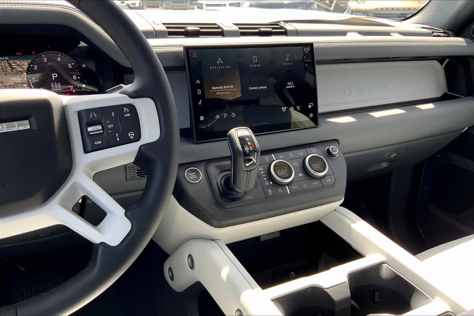 2025 Land Rover Defender 130 X-Dynamic SE photo 6