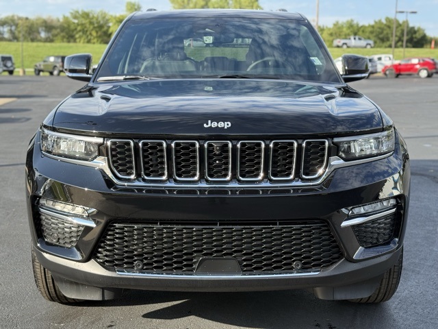2025 Jeep Grand Cherokee Limited photo 2