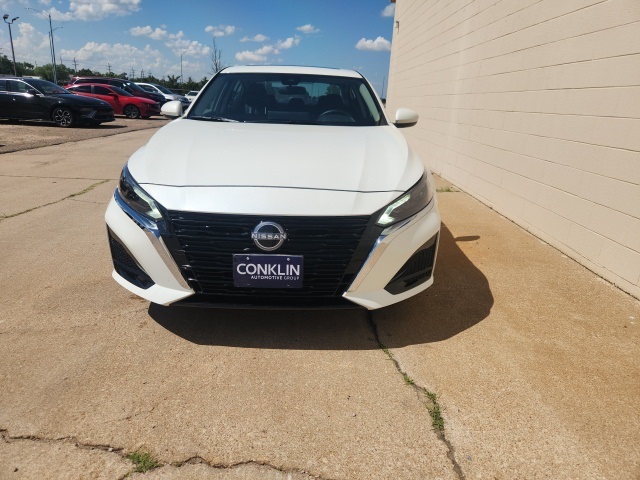 2025 Nissan Altima 2.5 SV photo 2