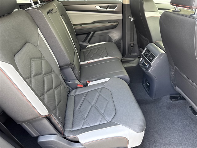 2025 Volkswagen Atlas Peak Edition SE photo 20