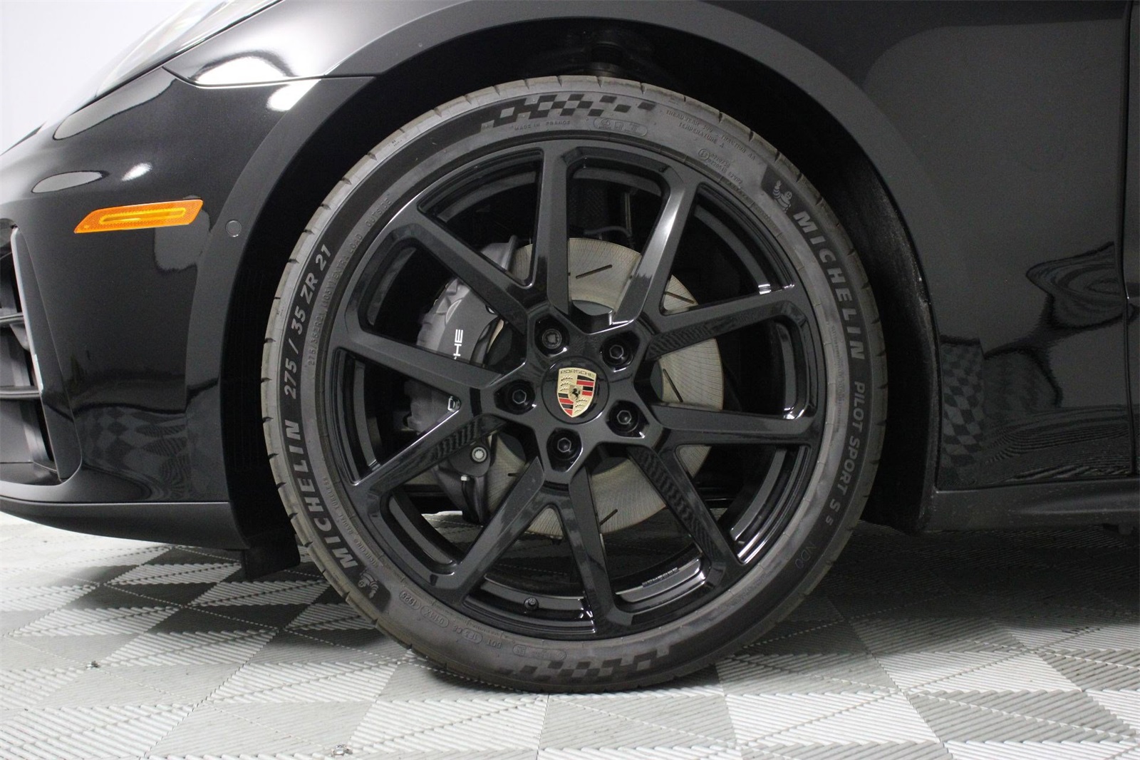 2025 Porsche Panamera 4 photo 16