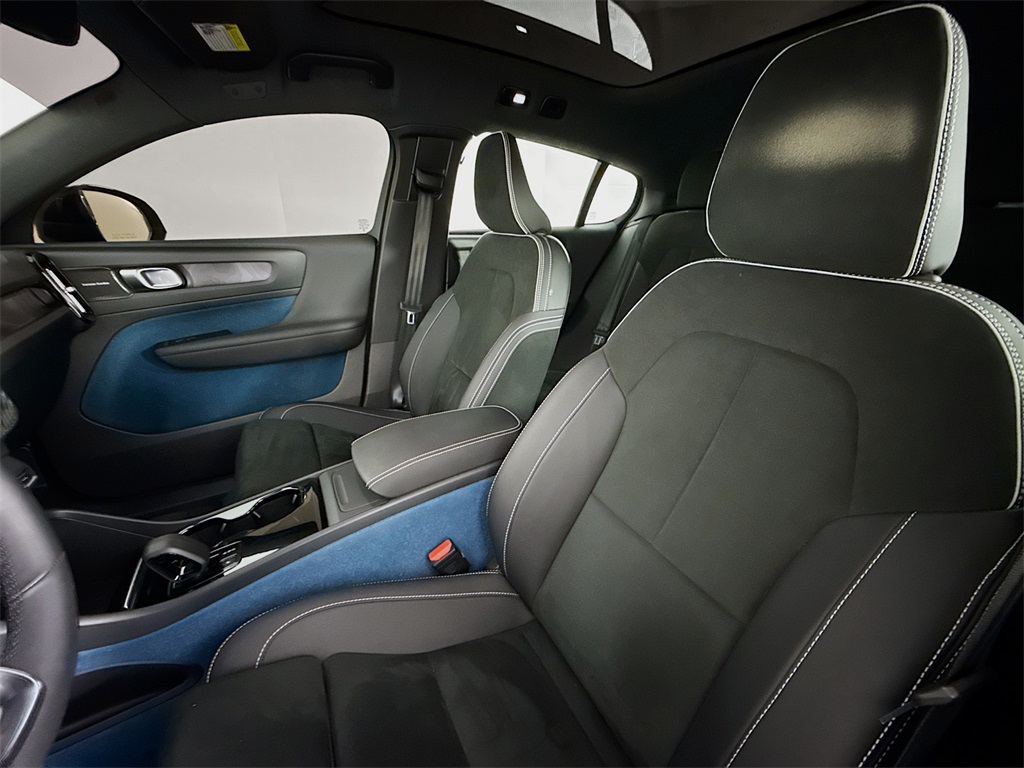 2023 Volvo C40 Recharge Ultimate photo 4