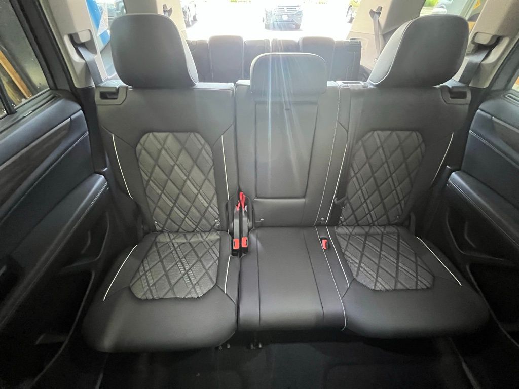 2025 Volkswagen Atlas SEL Premium R-Line photo 25