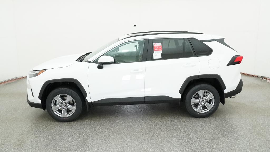2025 Toyota RAV4 XLE photo 9