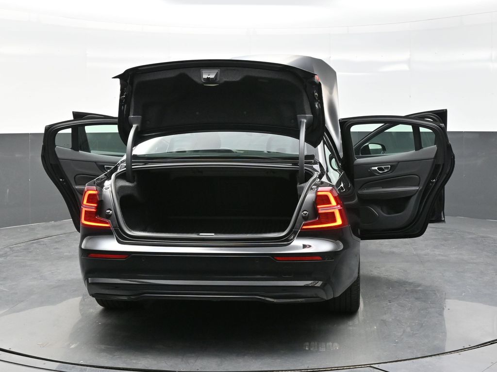 2024 Volvo S60 B5 Plus photo 35