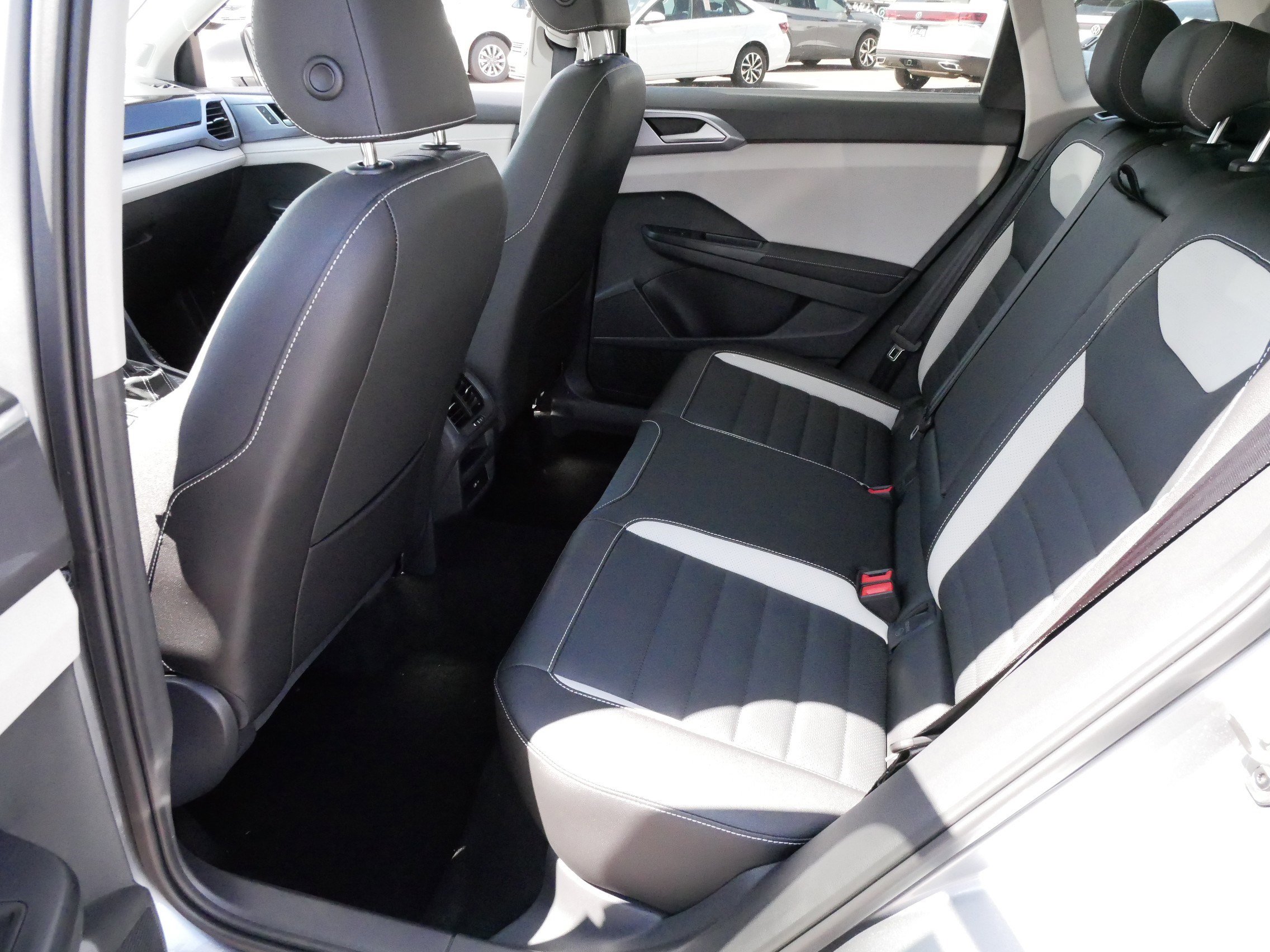 2025 Volkswagen Taos SEL photo 2