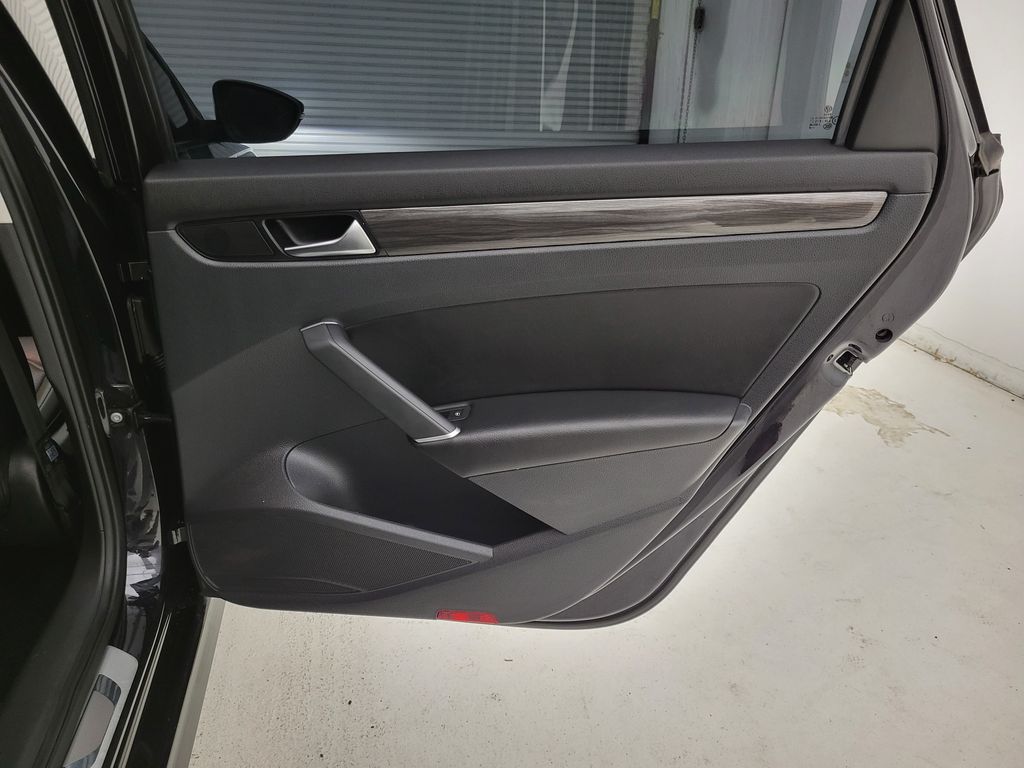 2020 Volkswagen Passat 2.0T R-Line photo 37