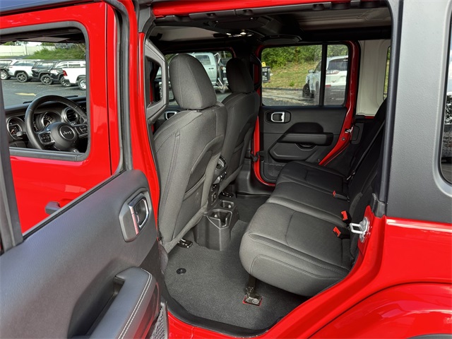 2022 Jeep Wrangler Unlimited Sahara photo 12