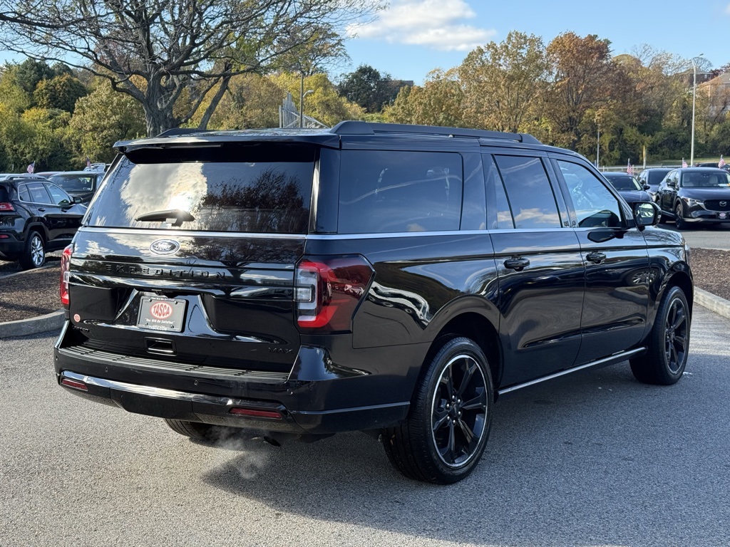2023 Ford Expedition MAX Limited photo 3