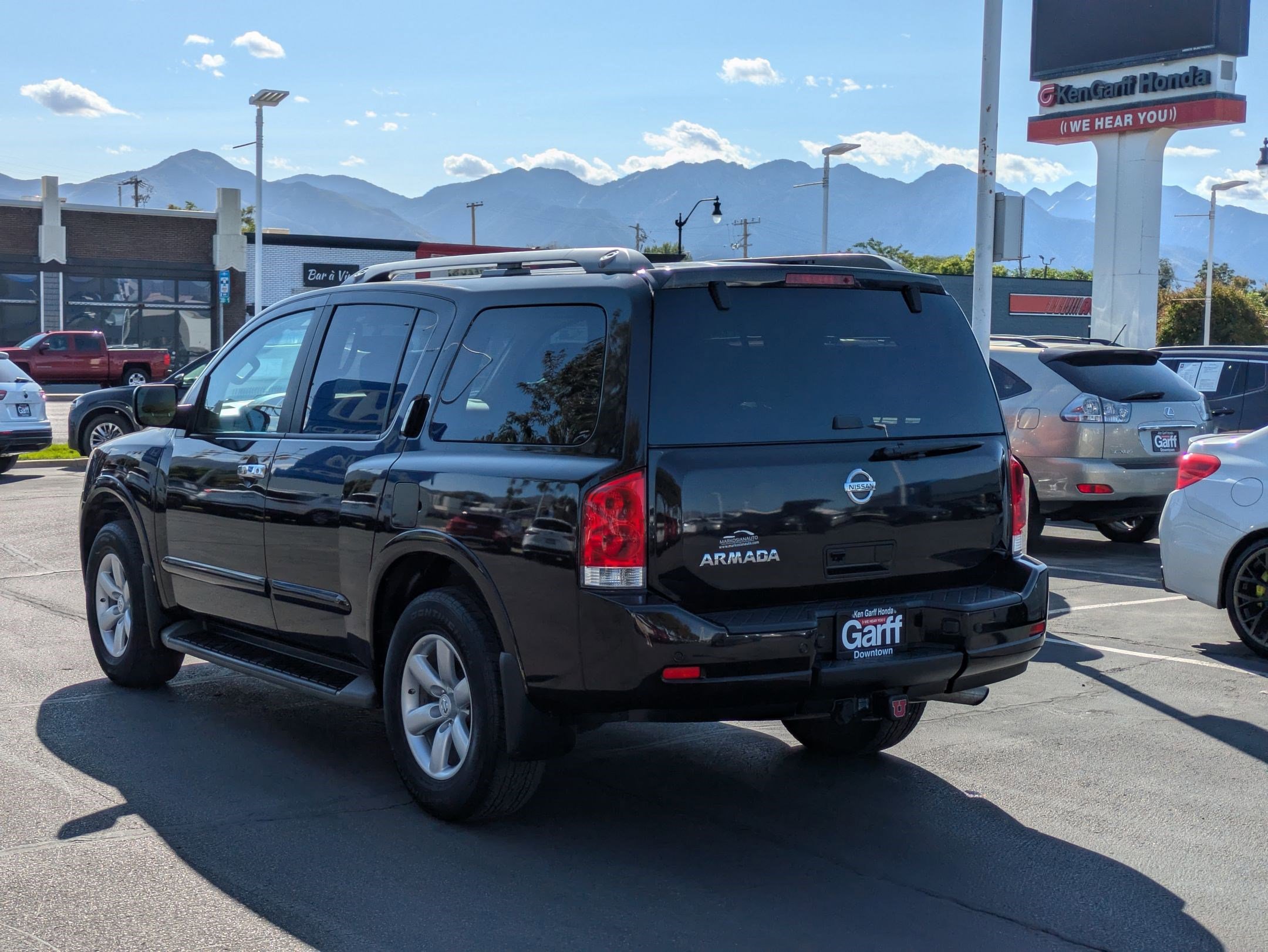 2015 Nissan Armada SV photo 2
