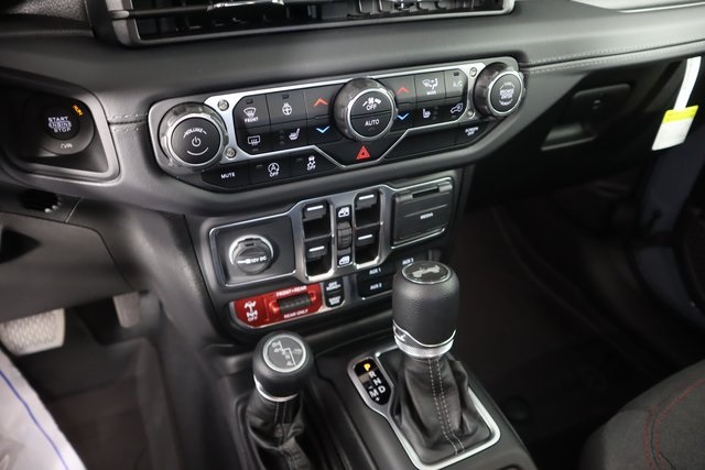 2025 Jeep Wrangler Rubicon photo 12