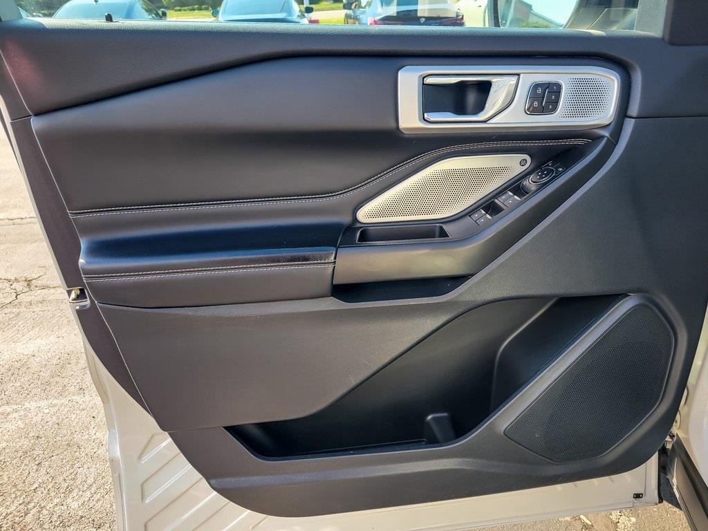2020 Ford Explorer ST photo 17