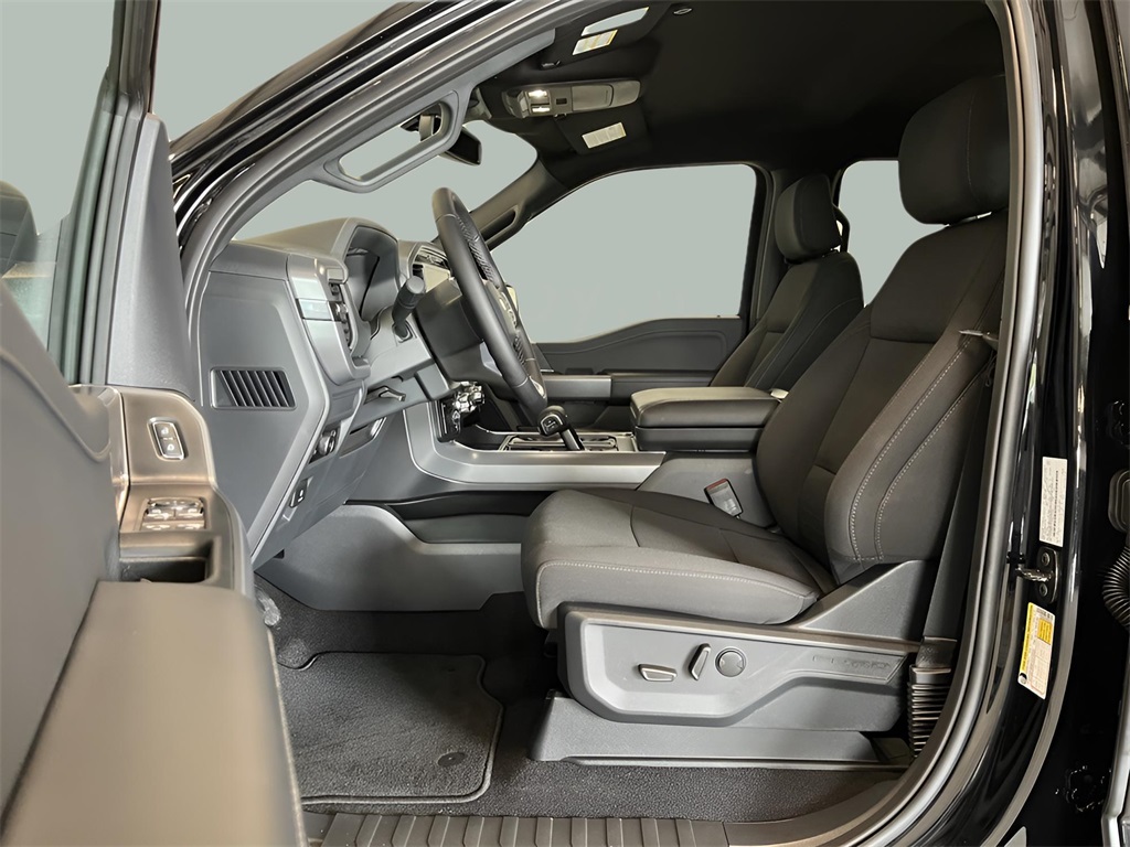 2025 Ford F-150 XLT photo 13