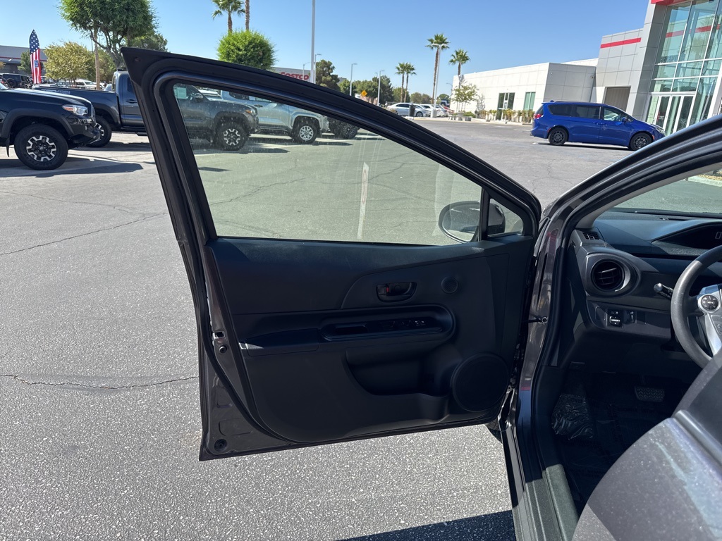 2015 Toyota Prius C One photo 12