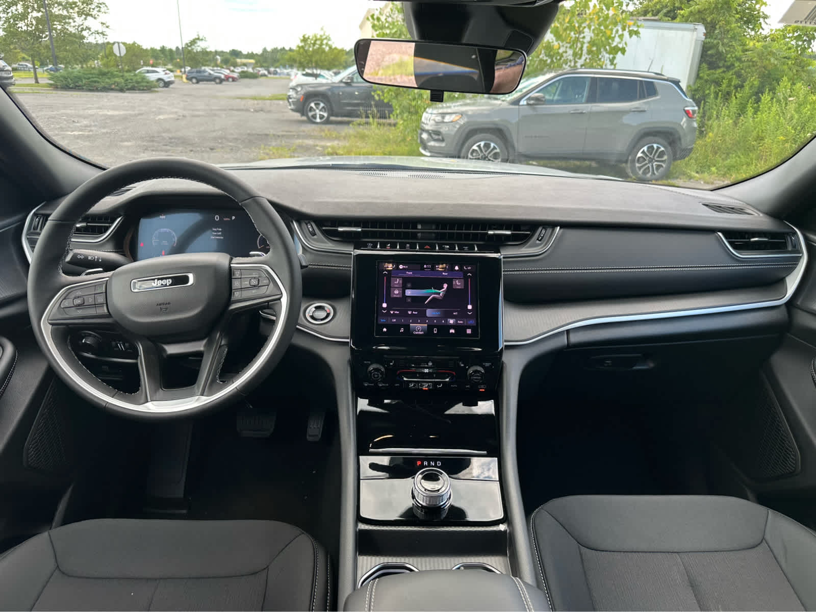 2025 Jeep Grand Cherokee Laredo X photo 16