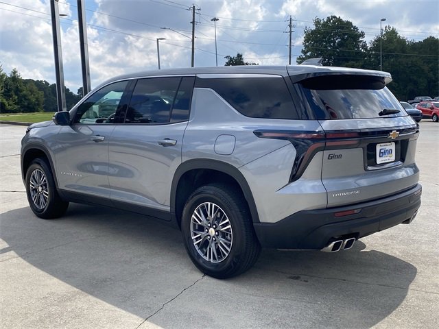 2024 Chevrolet Traverse LS photo 2