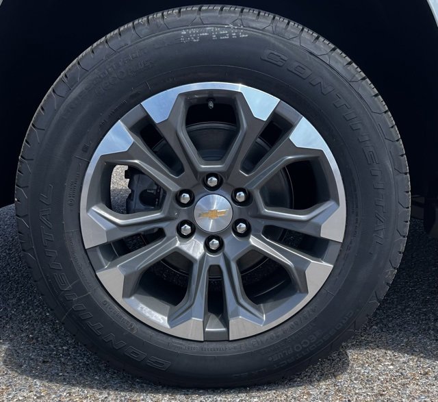 2025 Chevrolet Suburban LS photo 8