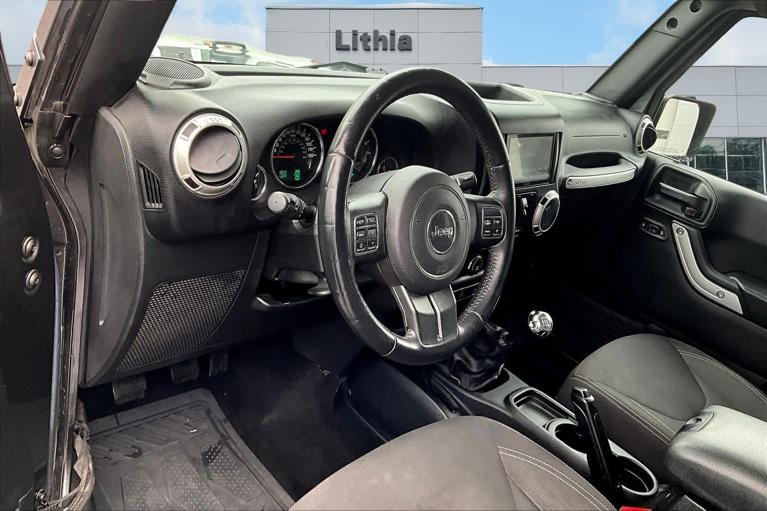 2017 Jeep Wrangler Unlimited Sahara photo 2