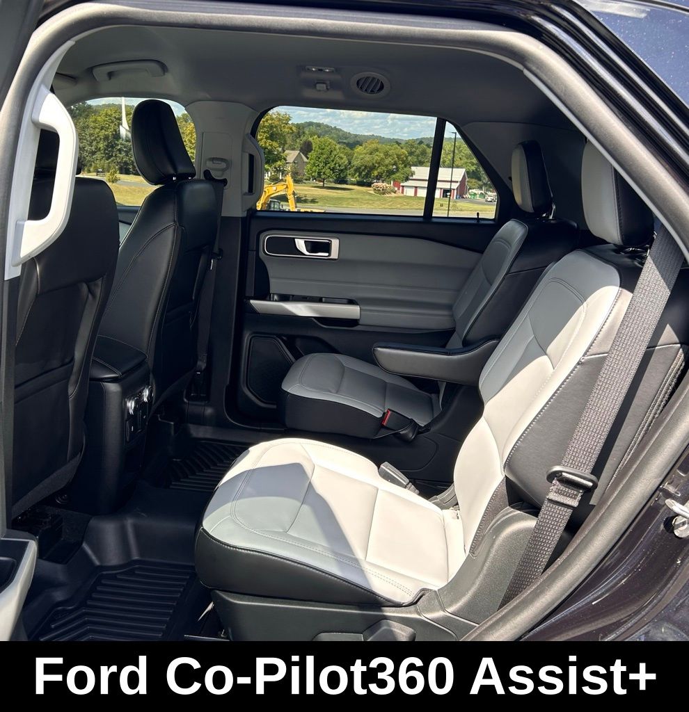 2021 Ford Explorer XLT photo 16