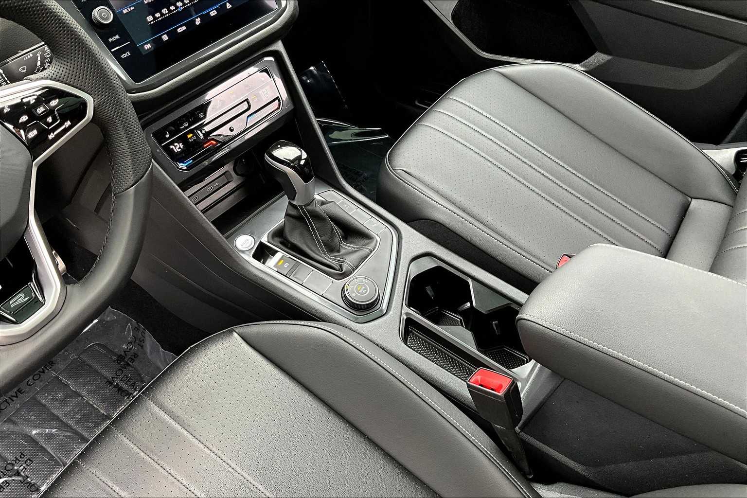2024 Volkswagen Tiguan SE R-Line Black photo 13
