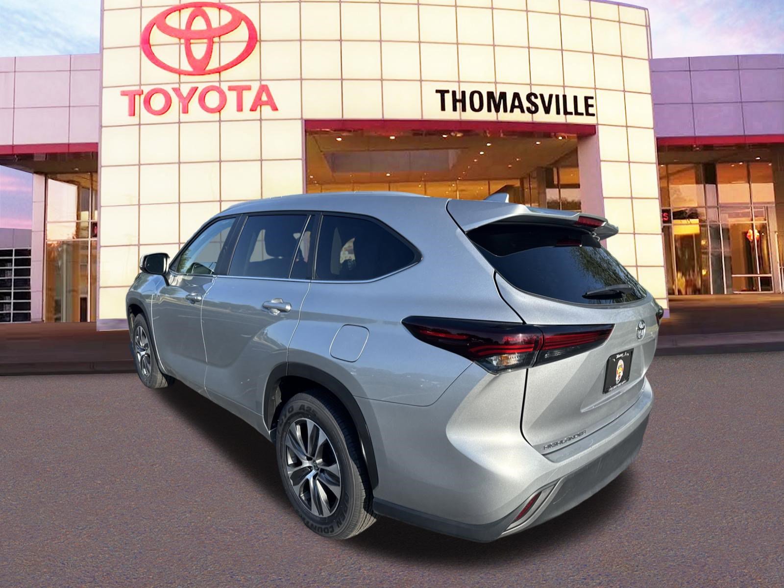 2024 Toyota Highlander XLE photo 7