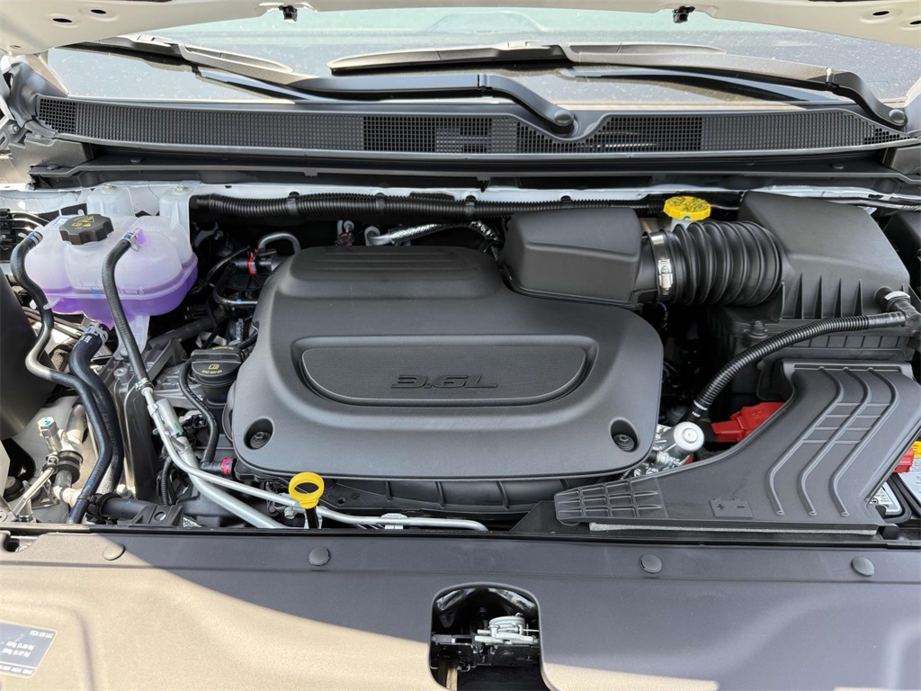 2025 Chrysler Pacifica photo 12