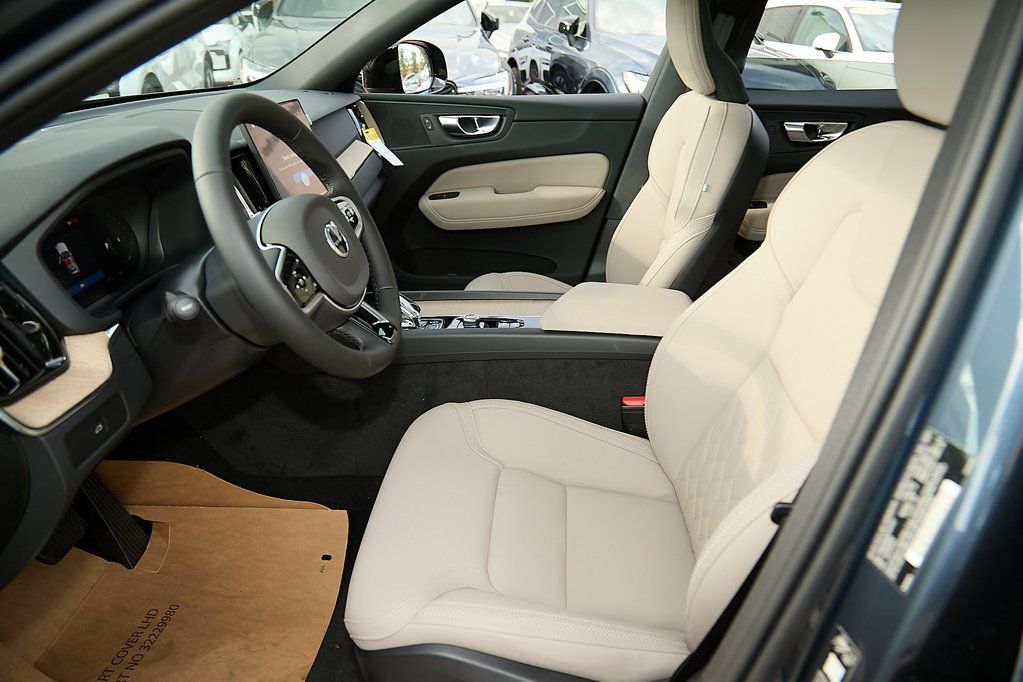 2026 VOLVO XC60 - Image 16