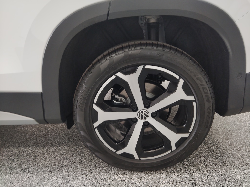 2026 Volkswagen Tiguan SE photo 4