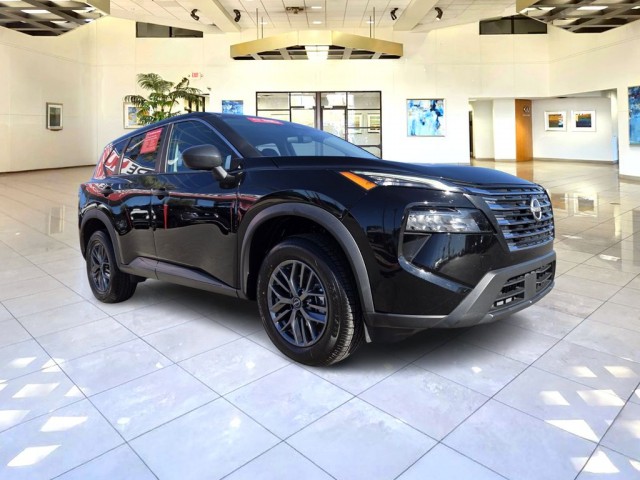 2024 Nissan Rogue S's photo