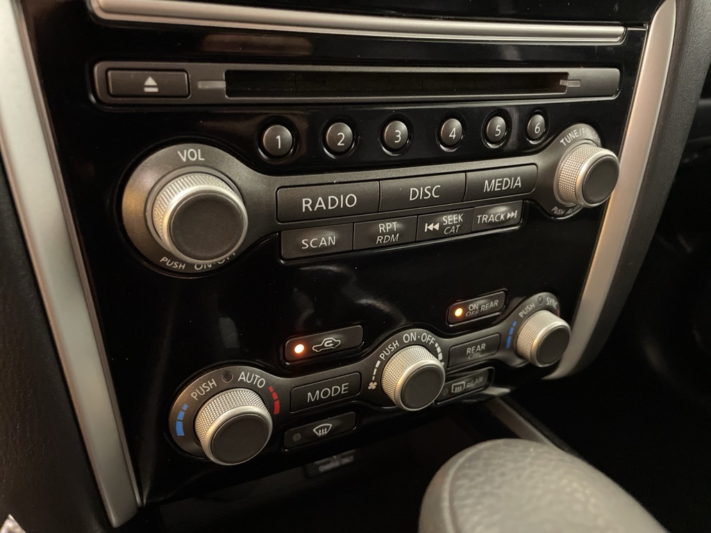 2020 Nissan Pathfinder S photo 25
